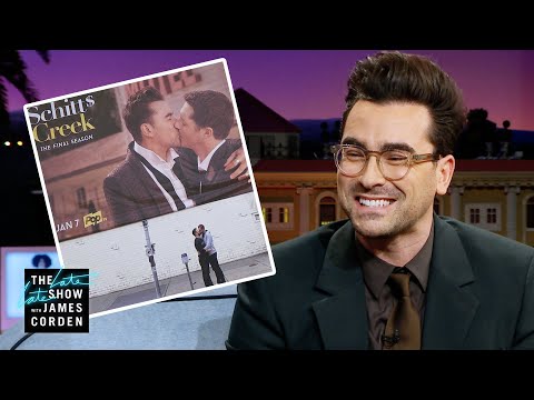 丹-李維的 "Schitt's Creek "廣告牌是令人難以置信的。 (Dan Levy's 'Schitt's Creek' Billboard Is Incredible)