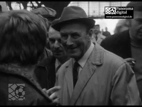 Ankunft Fans SG Dynamo Dresden am Hauptbahnhof Leipzig, FDGB-Pokal 1974 - www.panoramadigital.de