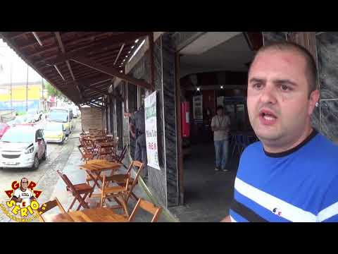 Engenheiro da Prefeitura de Juquitiba Denis Rocha explica o lacre no Bar e Restaurante Café Do Nino