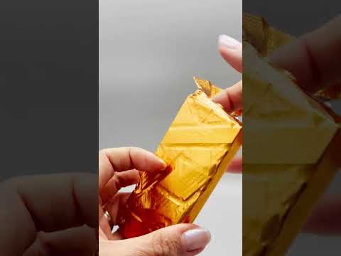 Dark Chocolate with Mango, Chilli and Cacao Nibs