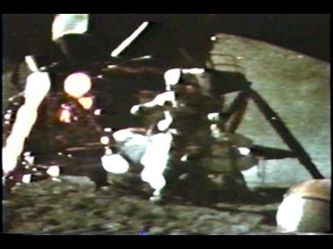 apollo hammer feather experiment