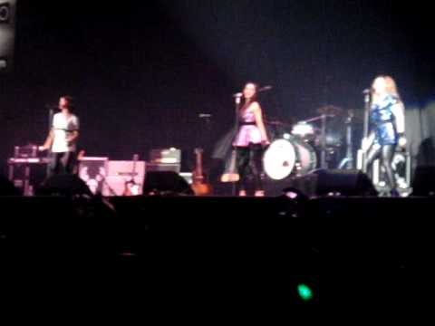 Girls Can't Catch - 'Turn Me Up' Performed LIVE Manchester MEN 24/04/09