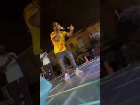 Khassino perform Party in Nima