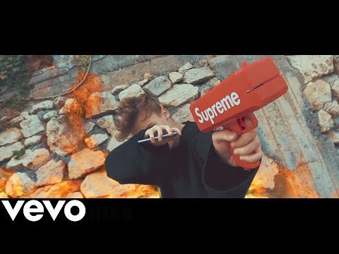 Vlad Munteanu - DISTRACK ROMANIAN YOUTUBE 2 (Official VIdeo)