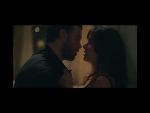 Hande Ercel Sexy