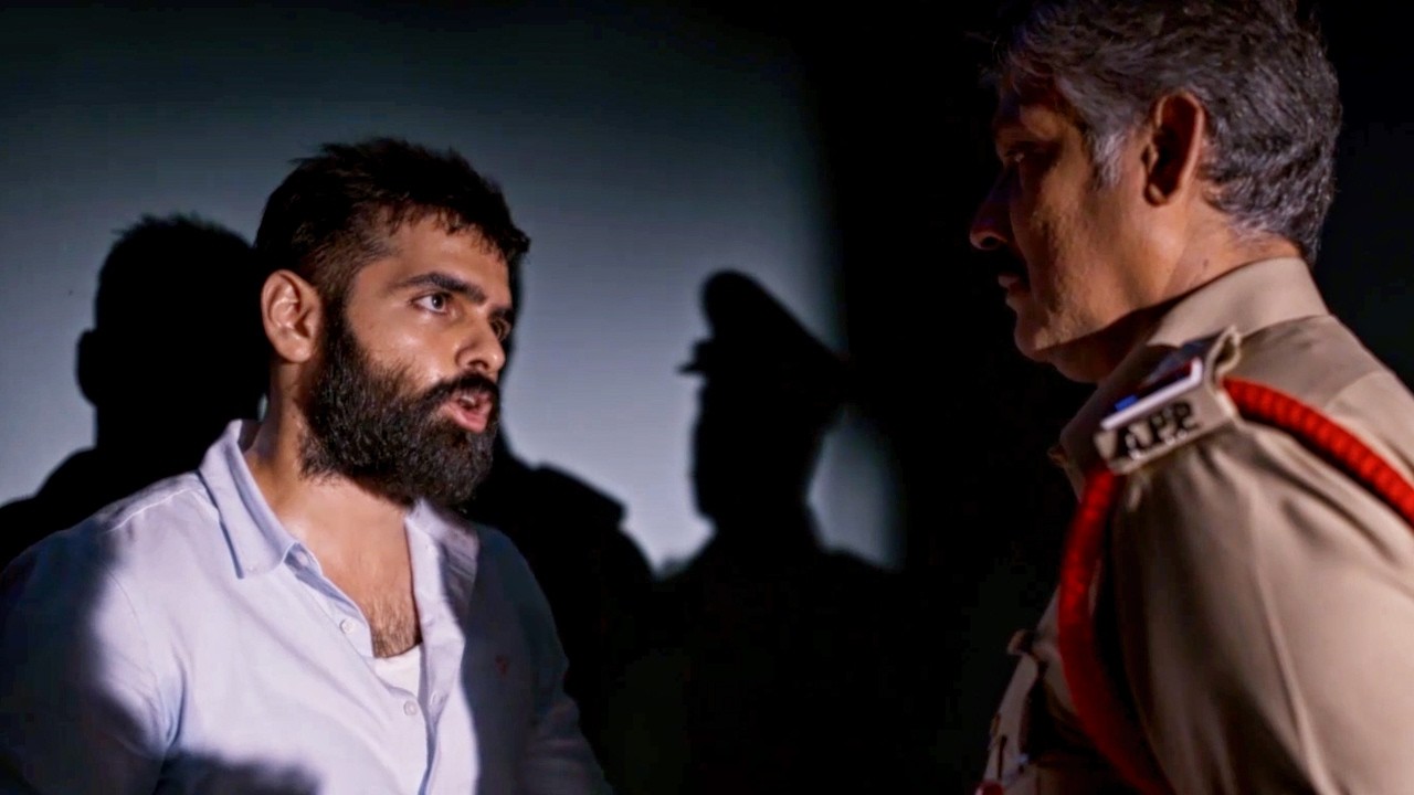 राम पोथिनेनी पुलिस वाले से अपना फोन मांग रहा है | Red फिल?