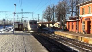 preview picture of video '[SJ] class X2 EMU for Göteborg C. passing fast through Alingsås station.'