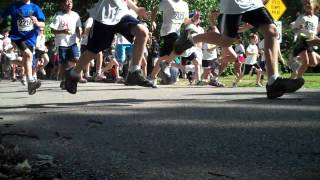 preview picture of video '2012 University City Kids Memorial Day Fun Run   1st Group'