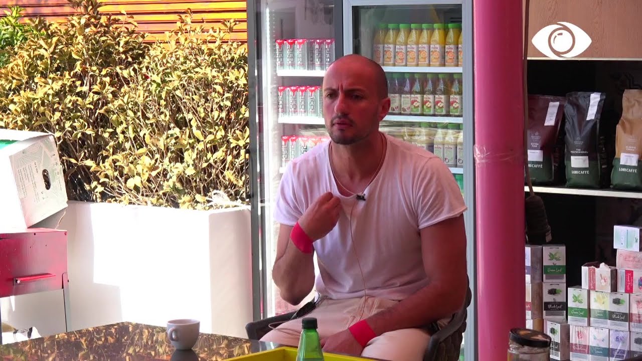 Je tradhtar/ Kristi i kthehet Luizit: Je kokrra e vulgarit