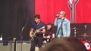 Fire That Burns ft. Two Door Cinema Club - Circa Waves - Reading Festival 2017