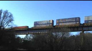preview picture of video 'CSX Q194 Intermodal at Athens, GA with GEVO's'