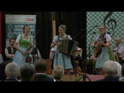 Drei Dirndl Takt 15-1 © OlmHERZ