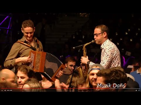 Yaouank 2019 : Kernevodez avec Gloaguen/Le Henaff (danse bretonne du pays d'Hanvec / saxo-accordéon)