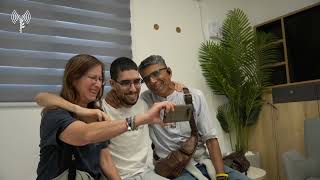 אביתר דוד במפגש המרגש עם משפחתו (חדשות ערוץ 7) - התמונה מוצגת ישירות מתוך אתר האינטרנט יוטיוב. זכויות היוצרים בתמונה שייכות ליוצרה. קישור קרדיט למקור התוכן נמצא בתוך דף הסרטון אביתר דוד במפגש המרגש עם משפחתו (חדשות ערוץ 7) - התמונה מוצגת ישירות מתוך אתר האינטרנט יוטיוב. זכויות היוצרים בתמונה שייכות ליוצרה. קישור קרדיט למקור התוכן נמצא בתוך דף הסרטון