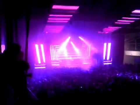 Armin van Buuren play Rank 1 - Airwave ( ID rmx)@Armada Night 19.10.12 part 3