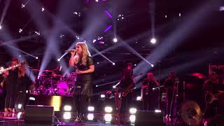 Kelly Clarkson Live “Miss Independent” Private Concert From The Voice Stage