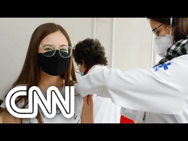 Confira quantas doses das vacinas contra a Covid-19 são recomendadas por faixa etária | LIVE CNN