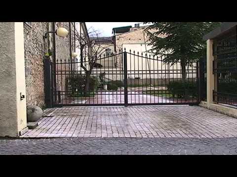 ONDA TG 08.04.2015  - STUDENTI PROTESTANO PER PRESUNTA CHIUSURA UNIVERSITA