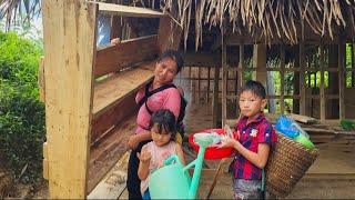 The house was completely fenced, and colorful sticky rice cooking was made.