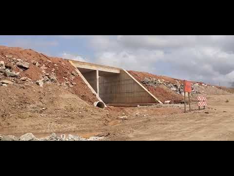 TRANSNORDESTINA em Piquet Carneiro, sertão central do Ceará. Cruzamento da estrada para  Mulungu.