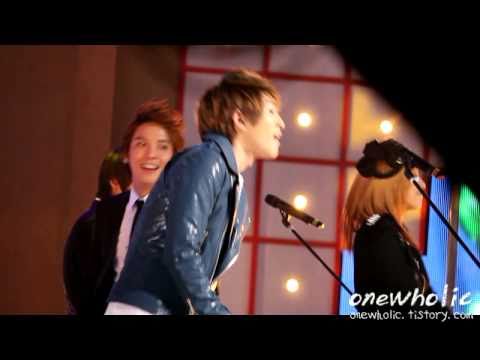[Fancam] 101231 Onew & Yonghwa 'CUT' at MBC Gayo Daejun