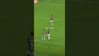 John Kenndy limpa goleiro do Corinthians e abre o placar para o Fluminense