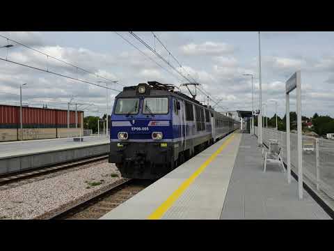 EP09-005 + IC WYSPIAŃSKI z Wrocławia Gł. do Przemyśla Gł., mija stację Rzeszów Zachodni 22.08.2019