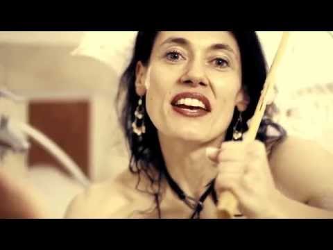 Neues Video der Weimarer Künstlerin Marlene Schnabel-Marquardt. "Sonne" ist die Vorabveröffentlichung aus dem 2015 erscheinenden neuen Album der Künstlerin.