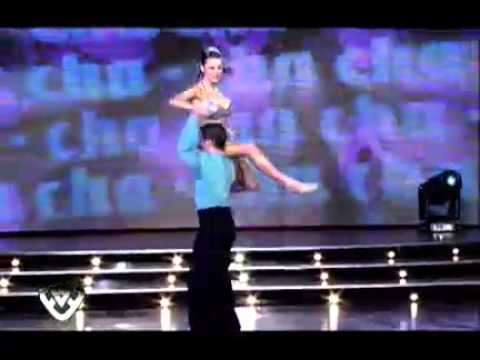 Showmatch 2011 - Erika Mitdank, la bebota, bailó cha cha cha