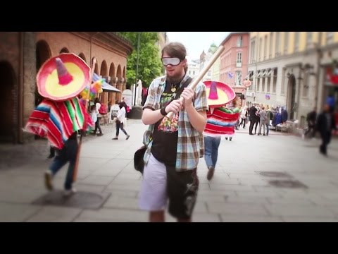 Karl Johan: Piñata Time!