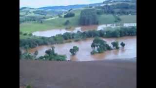 preview picture of video 'Enchente Rio Burro Branco em Pinhalzinho 01-05-2014'