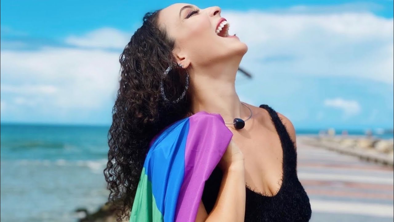 All I Want - EVE COSENDEY (Abertura de PATRÍCIA)