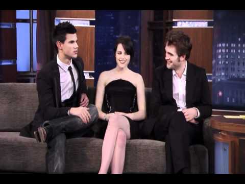 download lagu mp3 mp4 Kristen Stewart And Robert Pattinson Funny Moments, download lagu Kristen Stewart And Robert Pattinson Funny Moments gratis, unduh video klip Kristen Stewart And Robert Pattinson Funny Moments