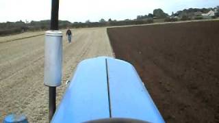 preview picture of video 'Roadless 6/4 ploughing at Roadless 90, Scopwick'
