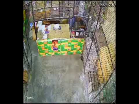 Malawi Police Officers caught on Camera, Stealing in a Shop 😳