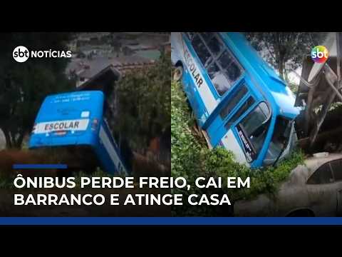 Ônibus escolar perde os freios, cai em barranco e invade casa no RS | #SBTNotícias