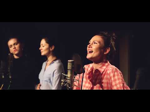 Monika Urlik - Marionetki ( One Mic One Take Live )