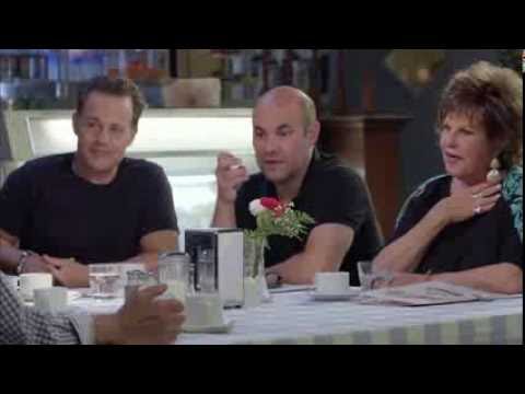 'My Big Fat Greek Wedding 2' (2016) Windex & Bundt Cakes