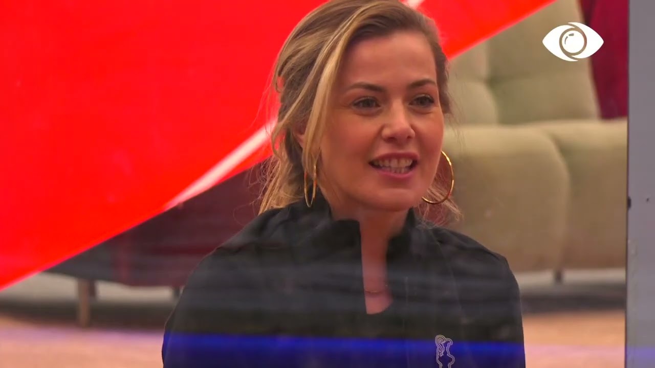 Qetsori dhe Olta luajnë playstation/ Olta dorëzohet