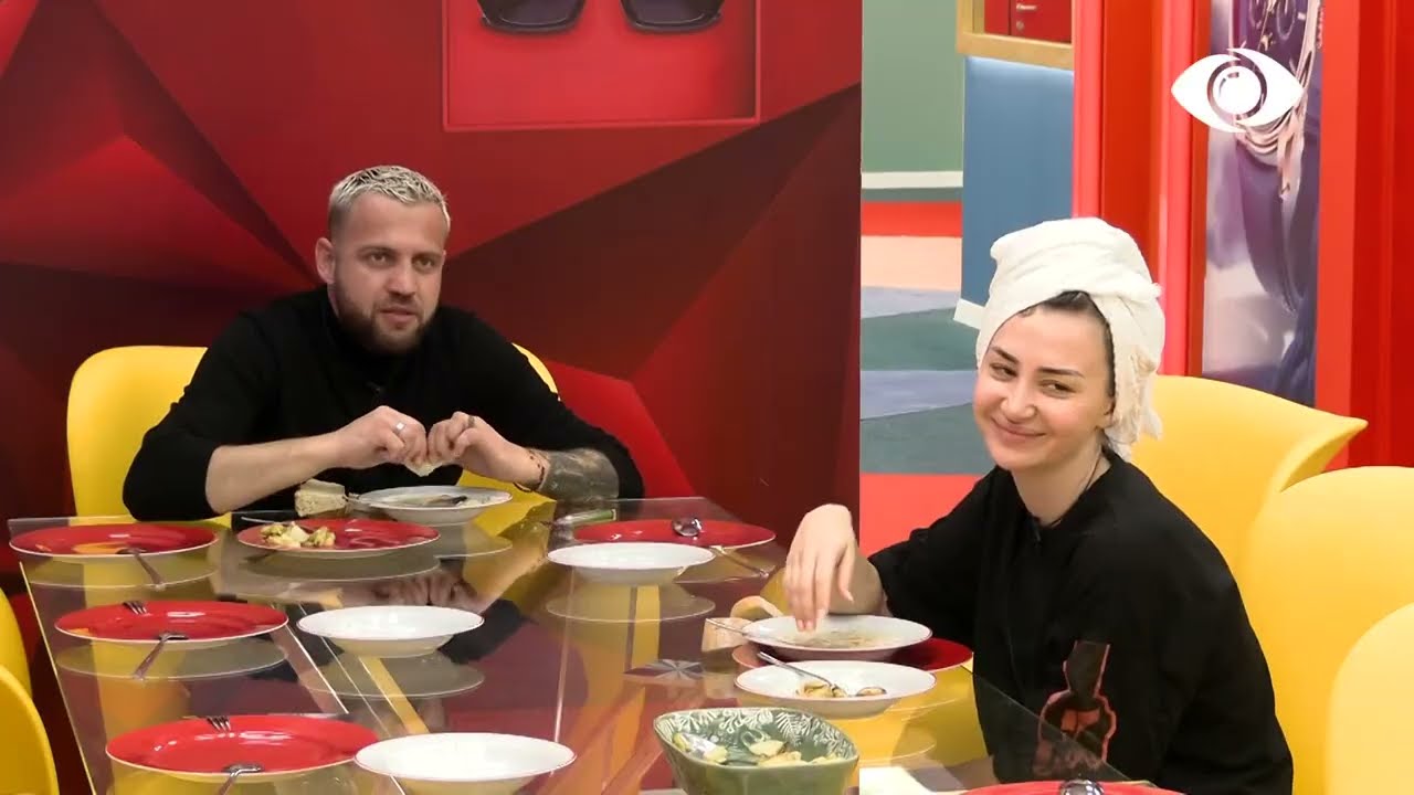 Dea: Luizit: Çfarë ke me ne?/ Banorët bisedojnë teksa drekojnë