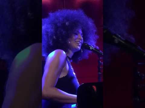 Kandace Springs sings At last 051116