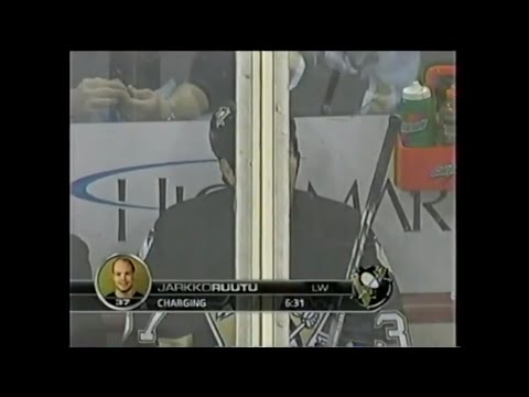 Ottawa Senators at Pittsburgh Penguins (Game 4) — April 17, 2007 - Jarkko Ruutu, Gary Roberts