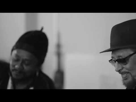 "Deus Me Proteja" (Chico César)/"Moça Bonita" (Geraldo Azevedo e Capinan)