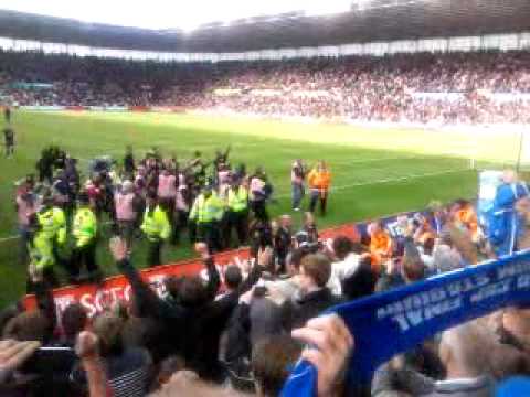 Wigan v Stoke 05/11 End of game celebrations
