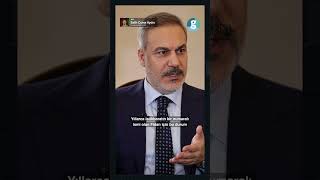 Hakan Fidan neden yetkililerle konuşurken eliyle ağzını kapatıyor?