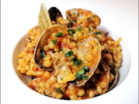 Fregola con le vongole, ricetta semplice con metodo di pulizia e spurgo delle vongole