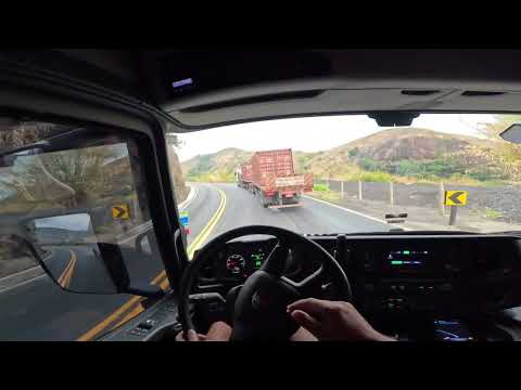 Subindo e descendo serra com caminhão carregado.