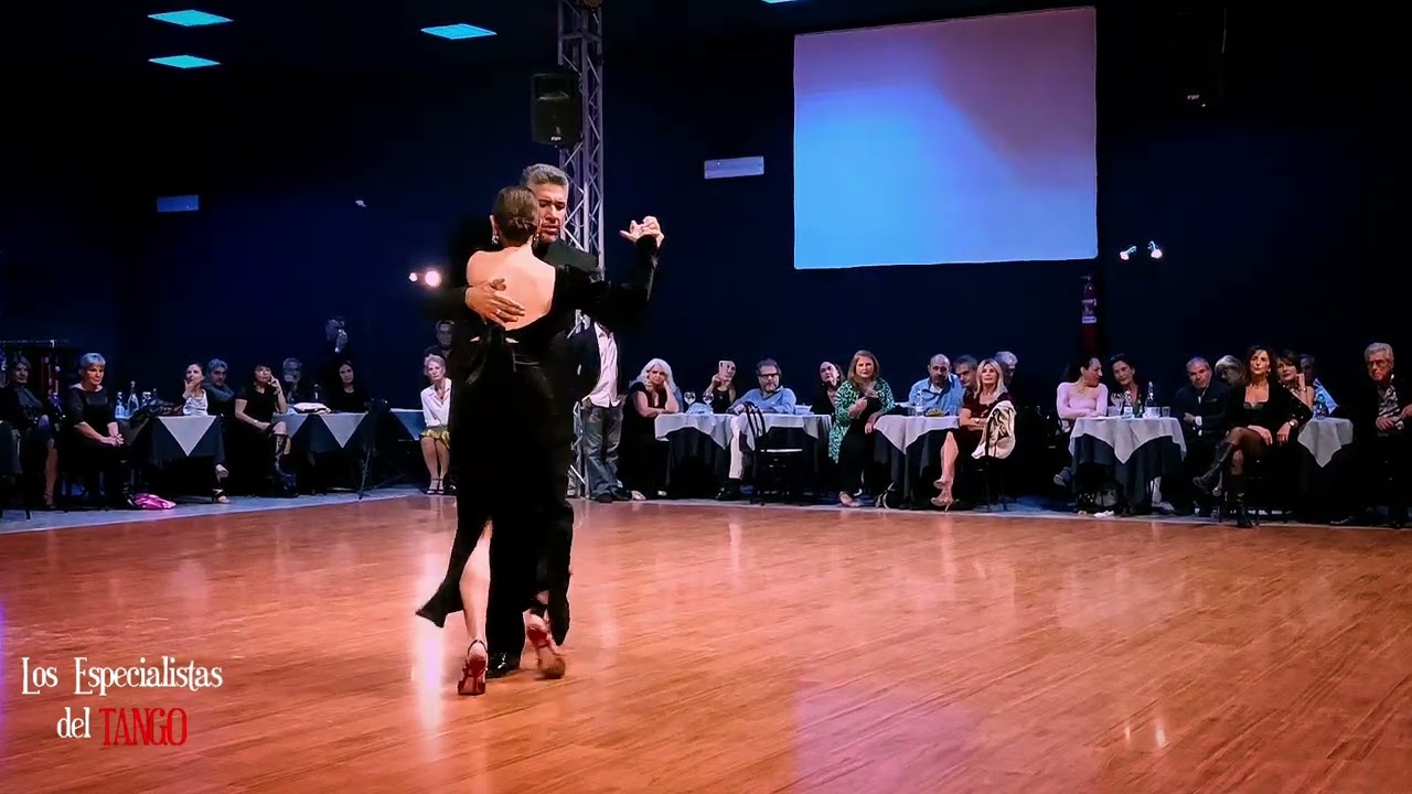 Aldana Valentina y Roberto Zuccarino @ La Bombonera Milonga, Napoli 2023_1/4