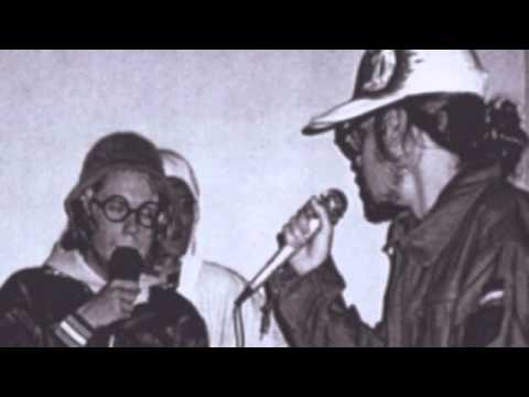 siniset punaiset miehet pumpulituppoja korviin