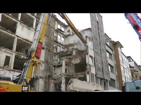 Bagger CAT 352F longfront Abriss - Liebherr hält die Matte